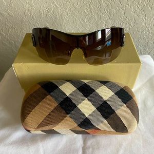 Authentic Vintage Burberry Sunglasses BE3043